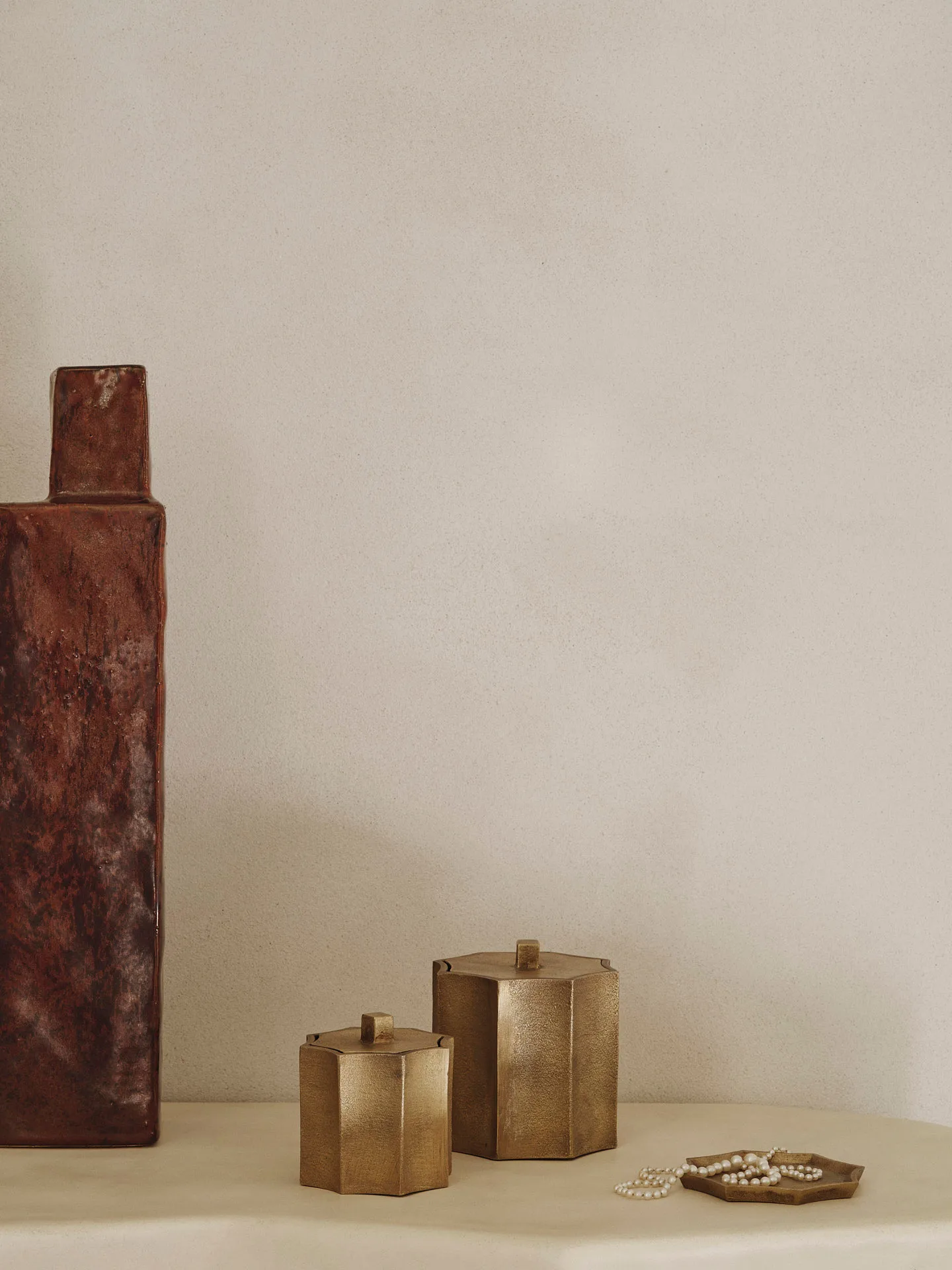Otte doftljus 36 h, Brass finish Ferm Living
