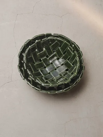 Plait skål Ø24 cm - Emerald green - Ferm Living
