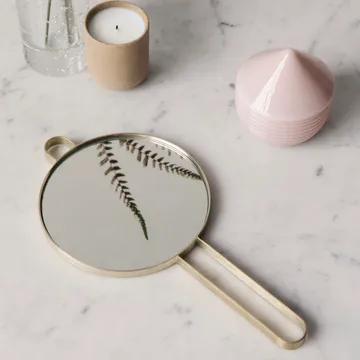 Poise handspegel - mässing - Ferm Living