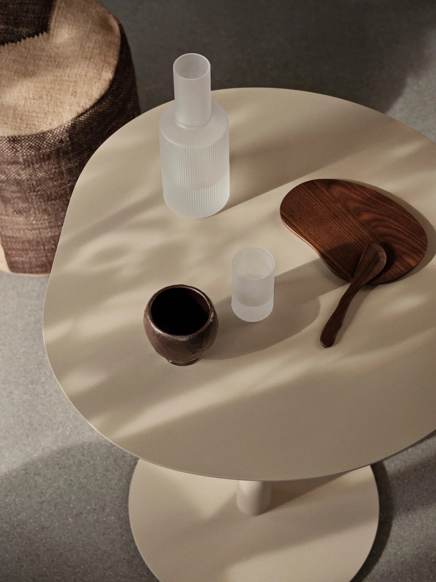 Pond cafébord Ø64x72 cm, Cashmere Ferm Living