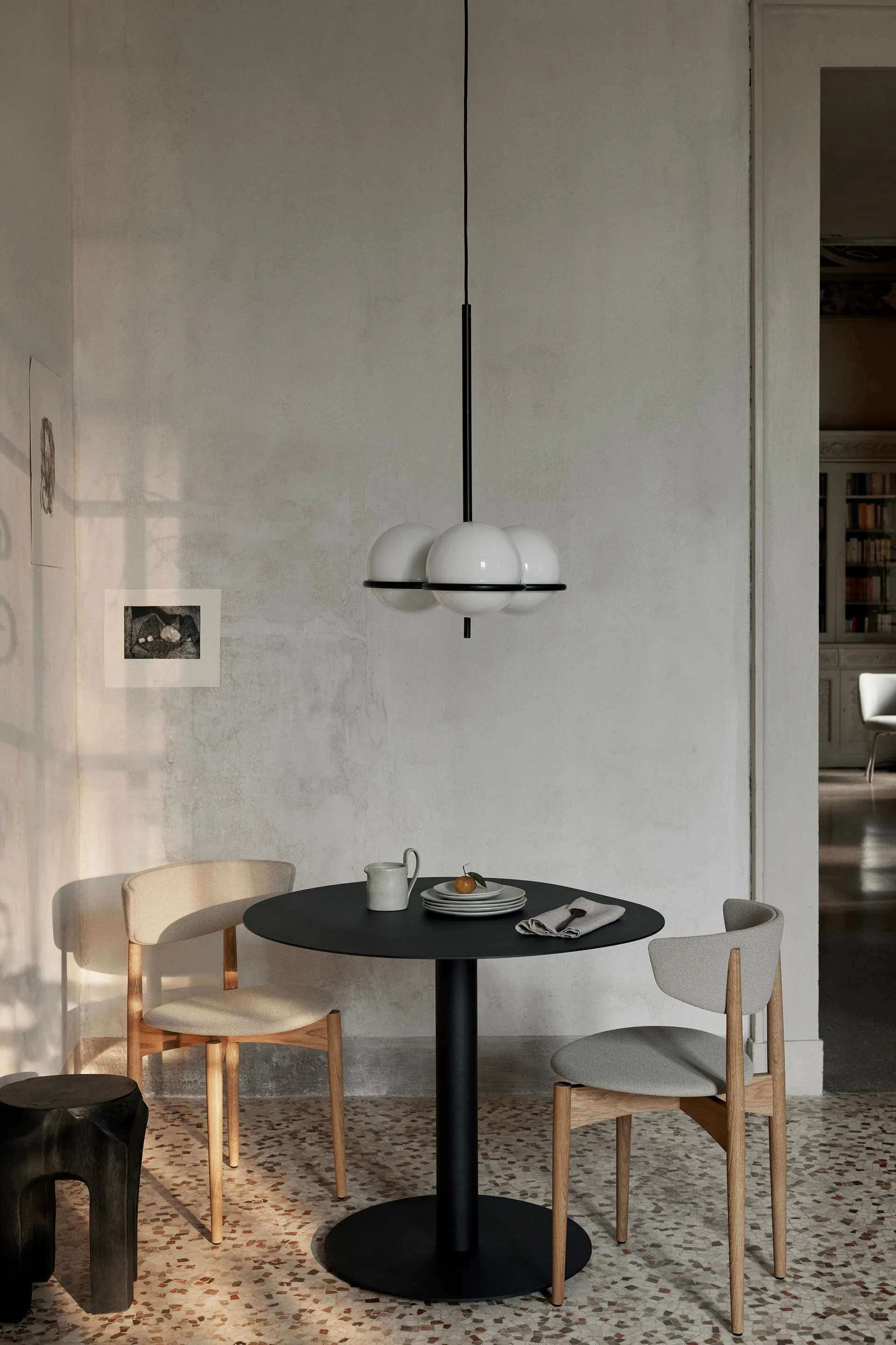 Pond matbord Ø88x72 cm, Black Ferm Living