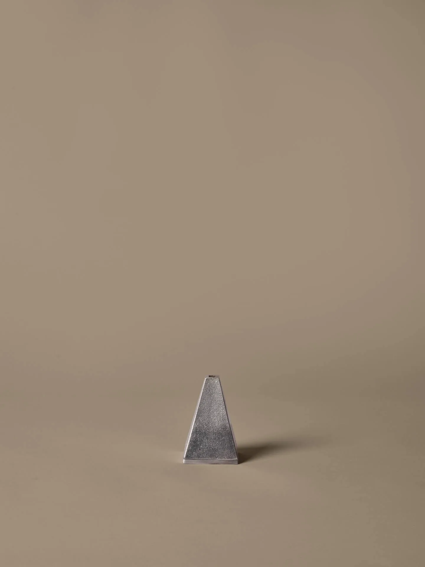 Pyra rökelsebrännare konformad, Borstad aluminium Ferm Living