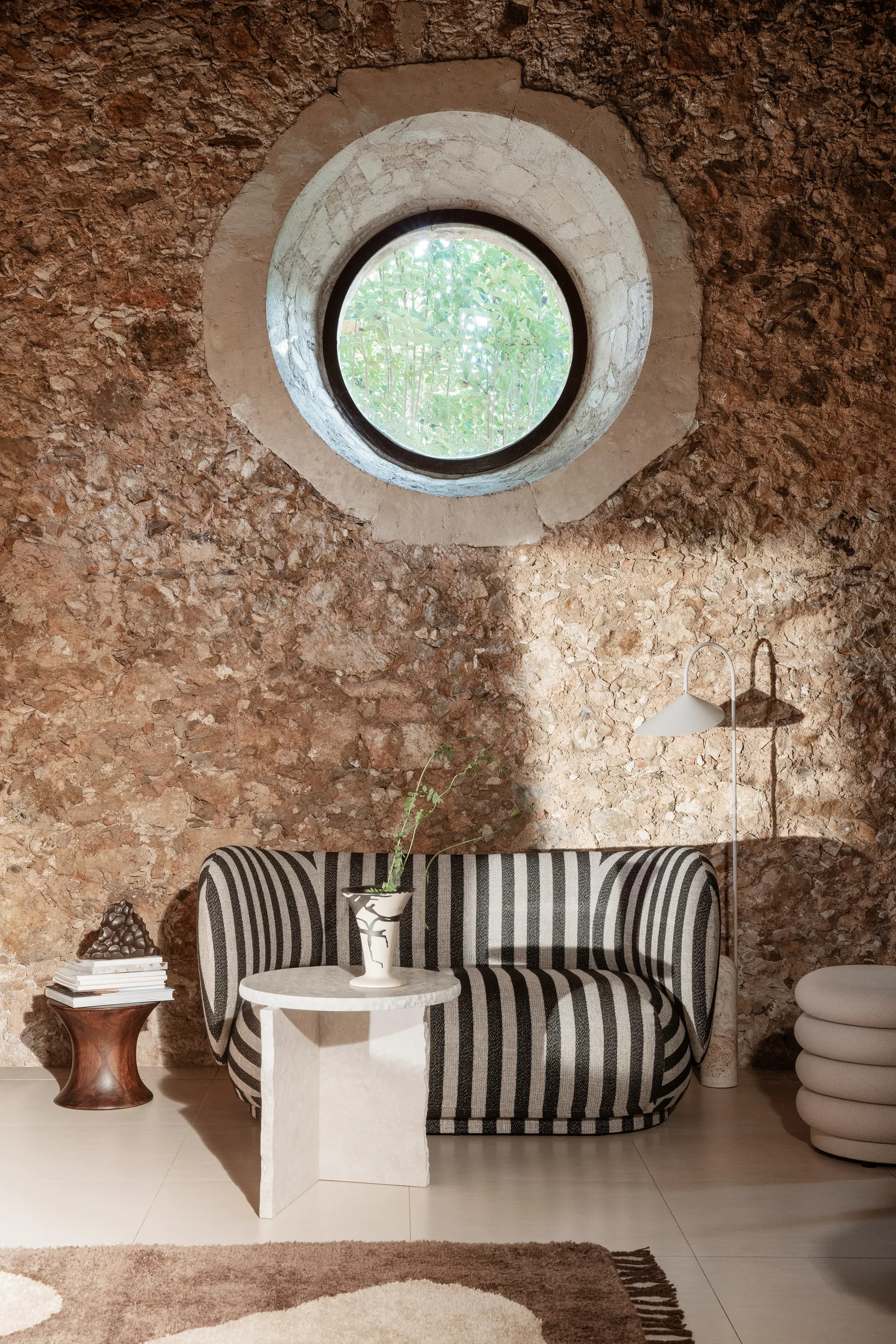 Rico soffa 2-sits, Louisiana sand black Ferm Living