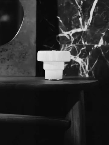 Ripple portabel bordslampa - White, 10 cm - Ferm Living