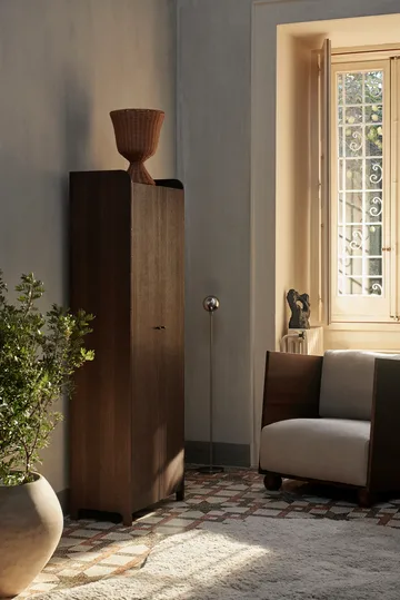 Rum loungefåtölj rich linen - Dark stained-natural - Ferm Living