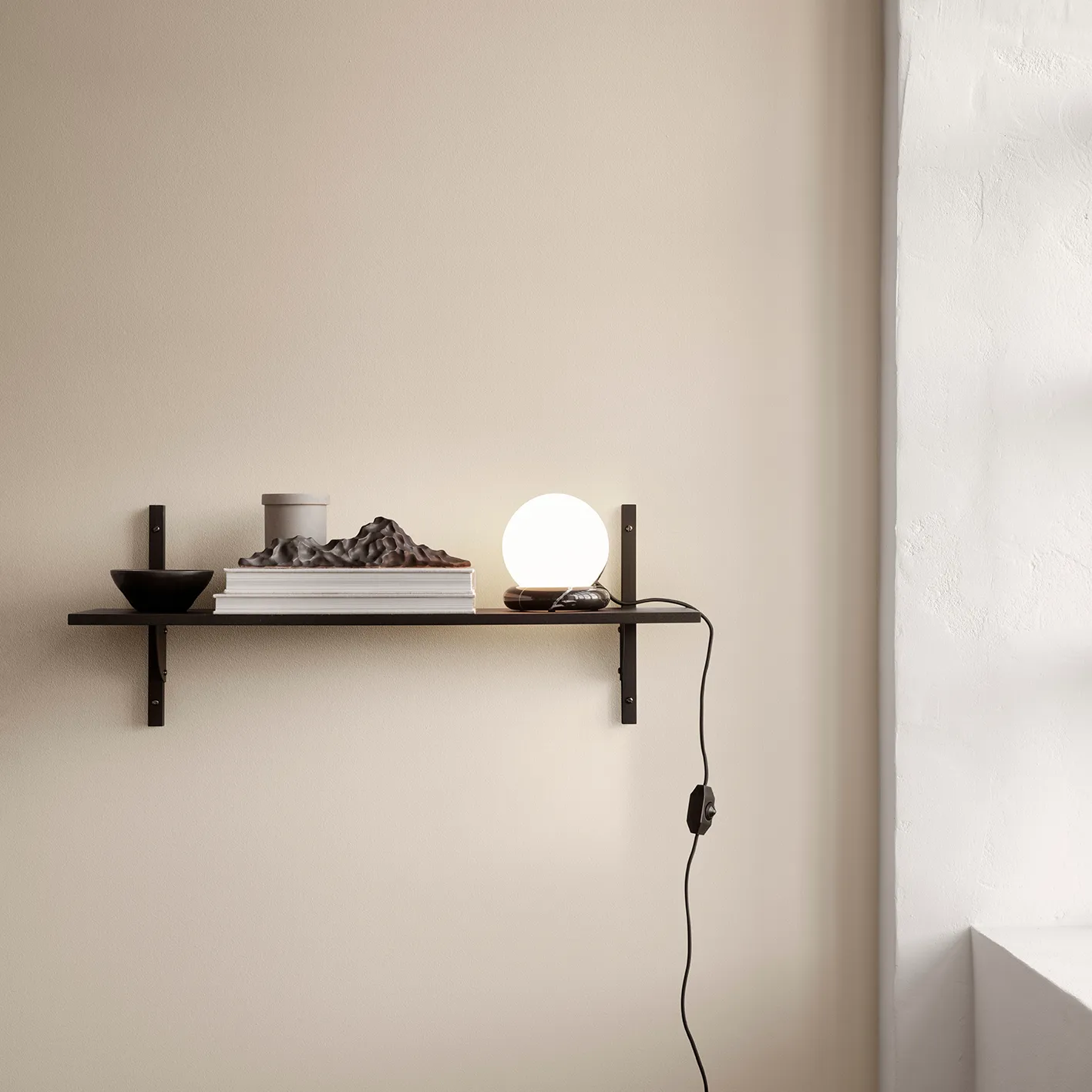 Sector hylla single wide, Svart ask-svart Ferm Living