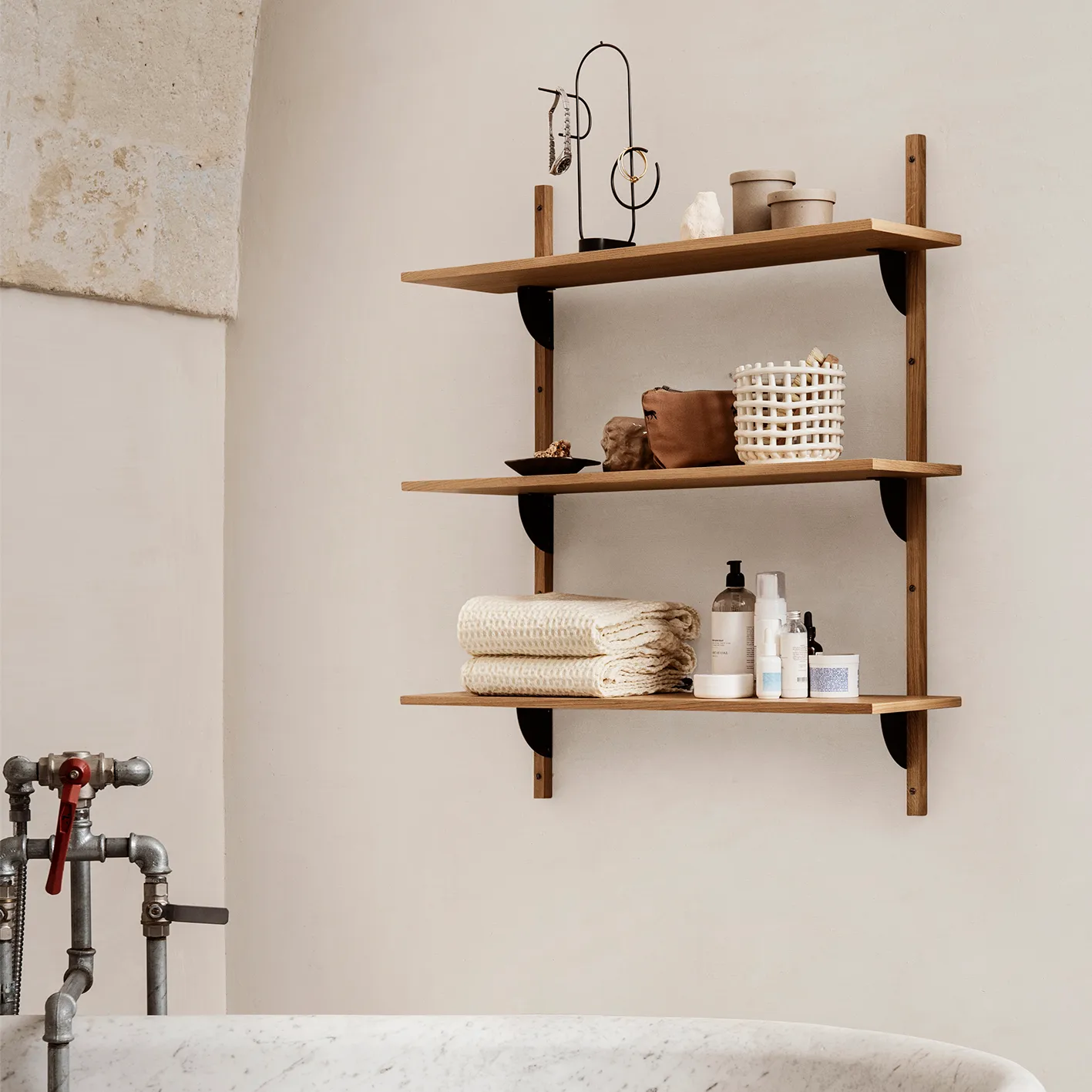 Sector hylla triple wide, Ek-svart Ferm Living