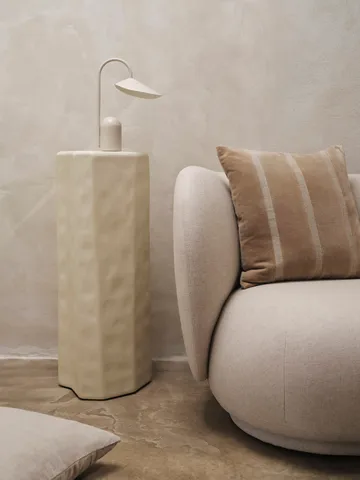 Senti Stripe kudde 50x50 cm - Dark sand-linen - Ferm Living