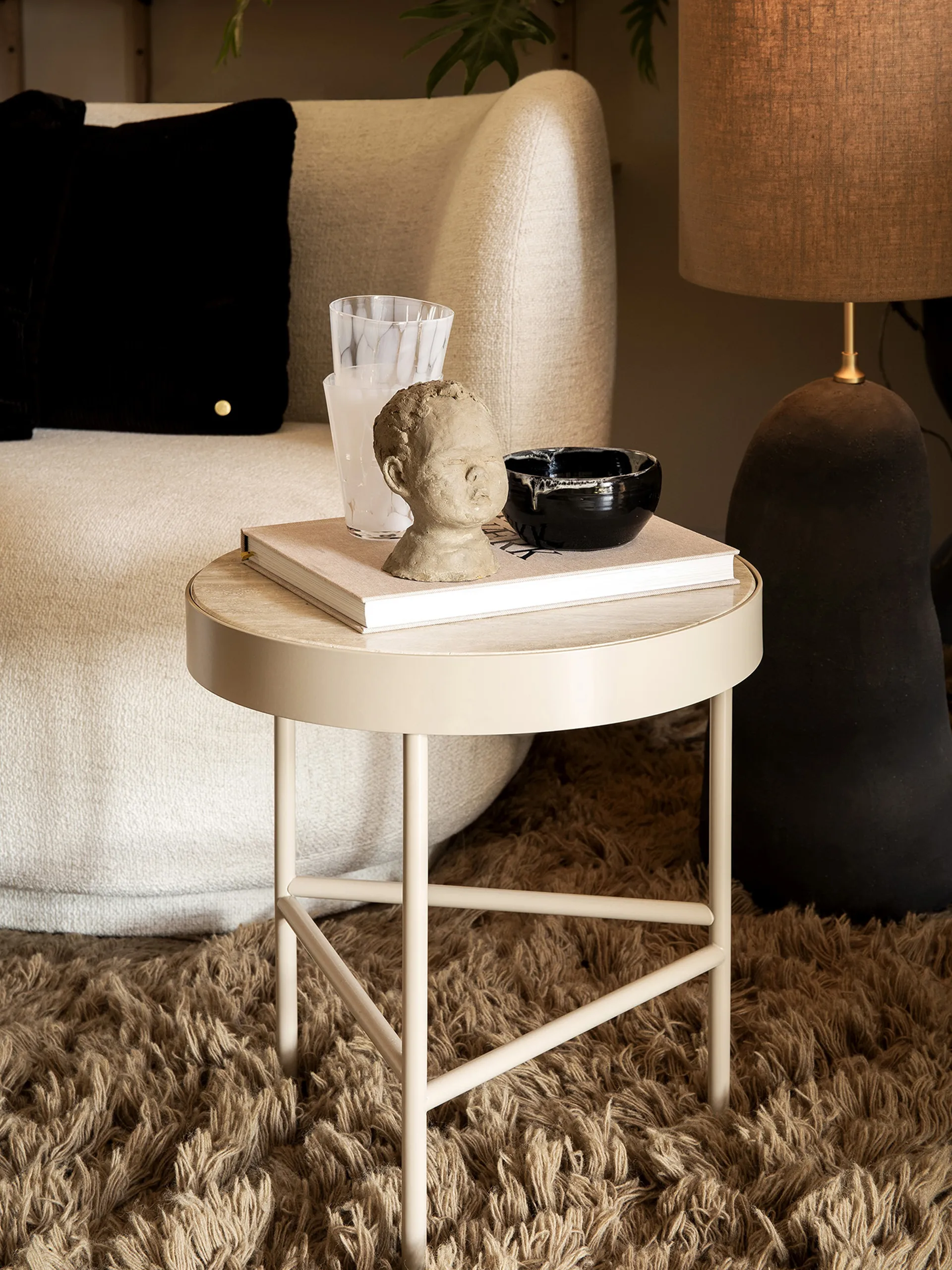 Travertine soffbord Ø40 cm, Cashmere Ferm Living