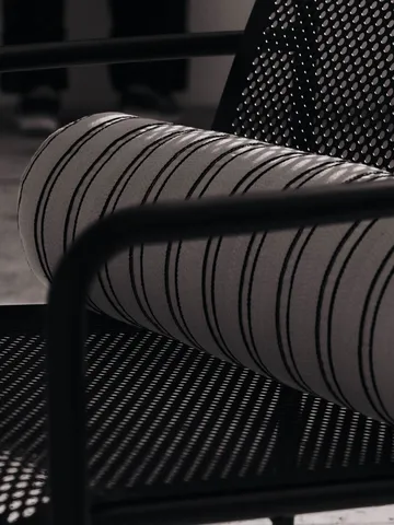 Twill bolster cylinderkudde - Off-white-black - Ferm Living