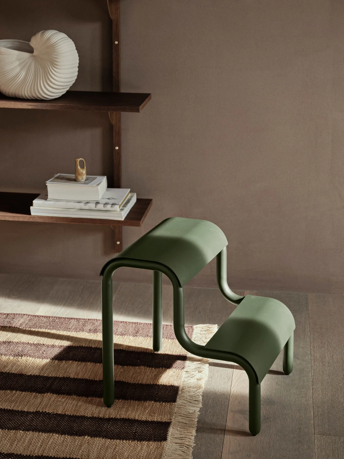 Up stegpall, Forest Green (grön) Ferm Living
