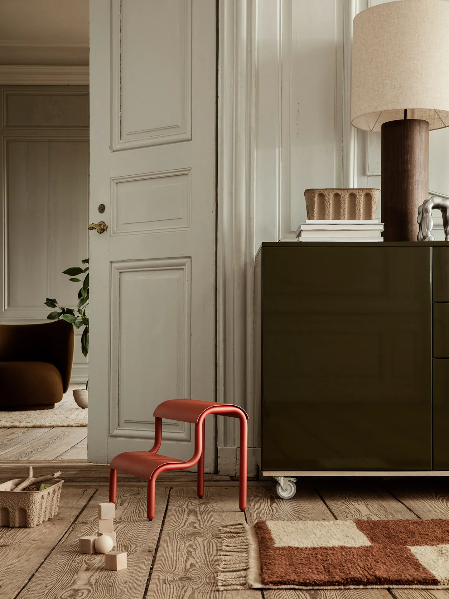 Up stegpall, Poppy Red (röd) Ferm Living
