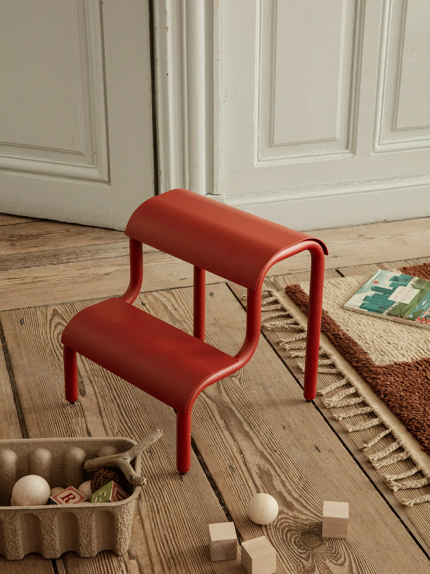 Up stegpall, Poppy Red (röd) Ferm Living