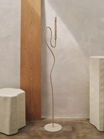 Valse golvljusstake - Cashmere - Ferm Living