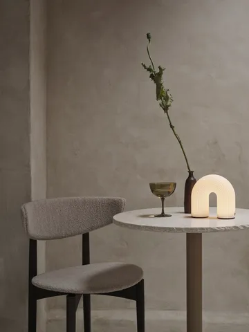 Vuelta portable bordslampa - White - Ferm Living