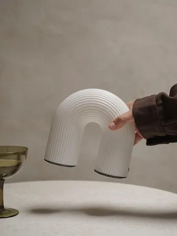 Vuelta portable bordslampa - White - Ferm Living