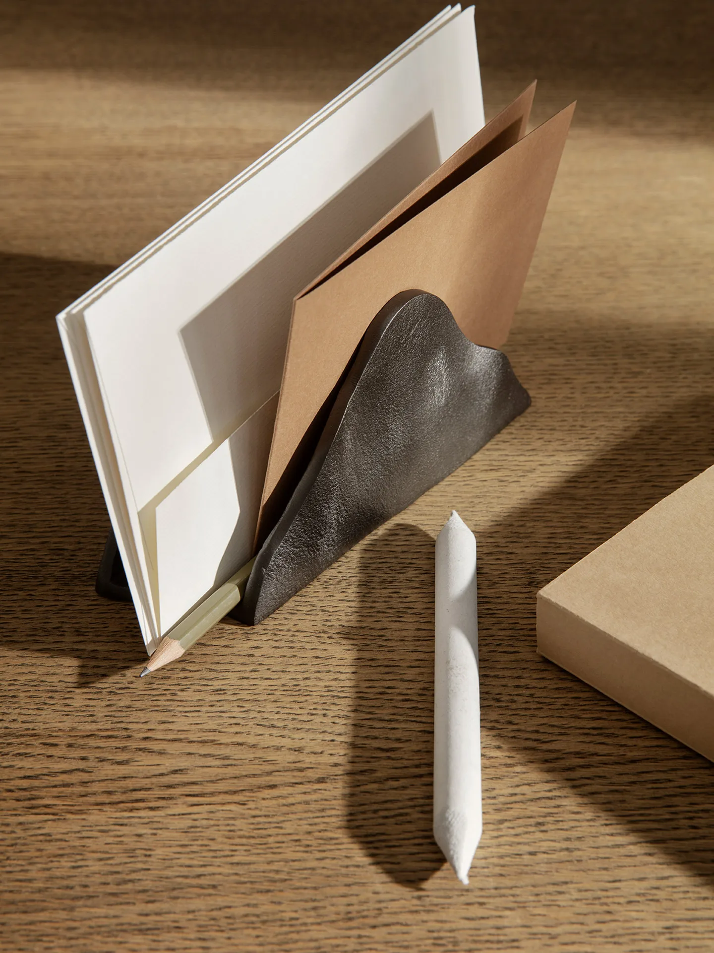 Yama brevställ, Svärtad aluminium Ferm Living