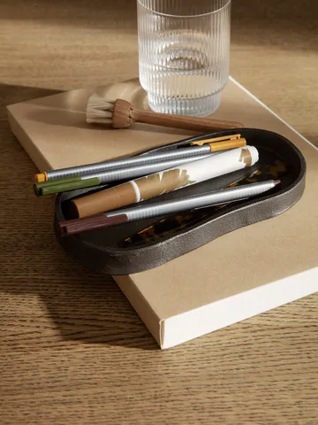 Yama bricka oval 9,5x19 cm - Svärtad aluminium - Ferm Living