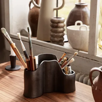 Yama pennställ - Svärtad aluminium - Ferm Living