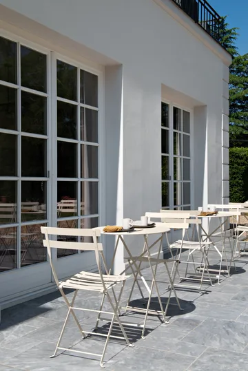 Bistro bord Ø117 cm + 4 stolar, Latte beige - Fermob