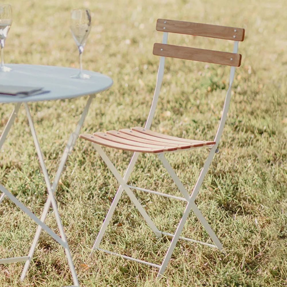 Bistro Natural stol, Clay grey (grå), oljad bok Fermob