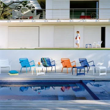 Luxembourg karmstol låg - Acapulco blue (blå) - Fermob