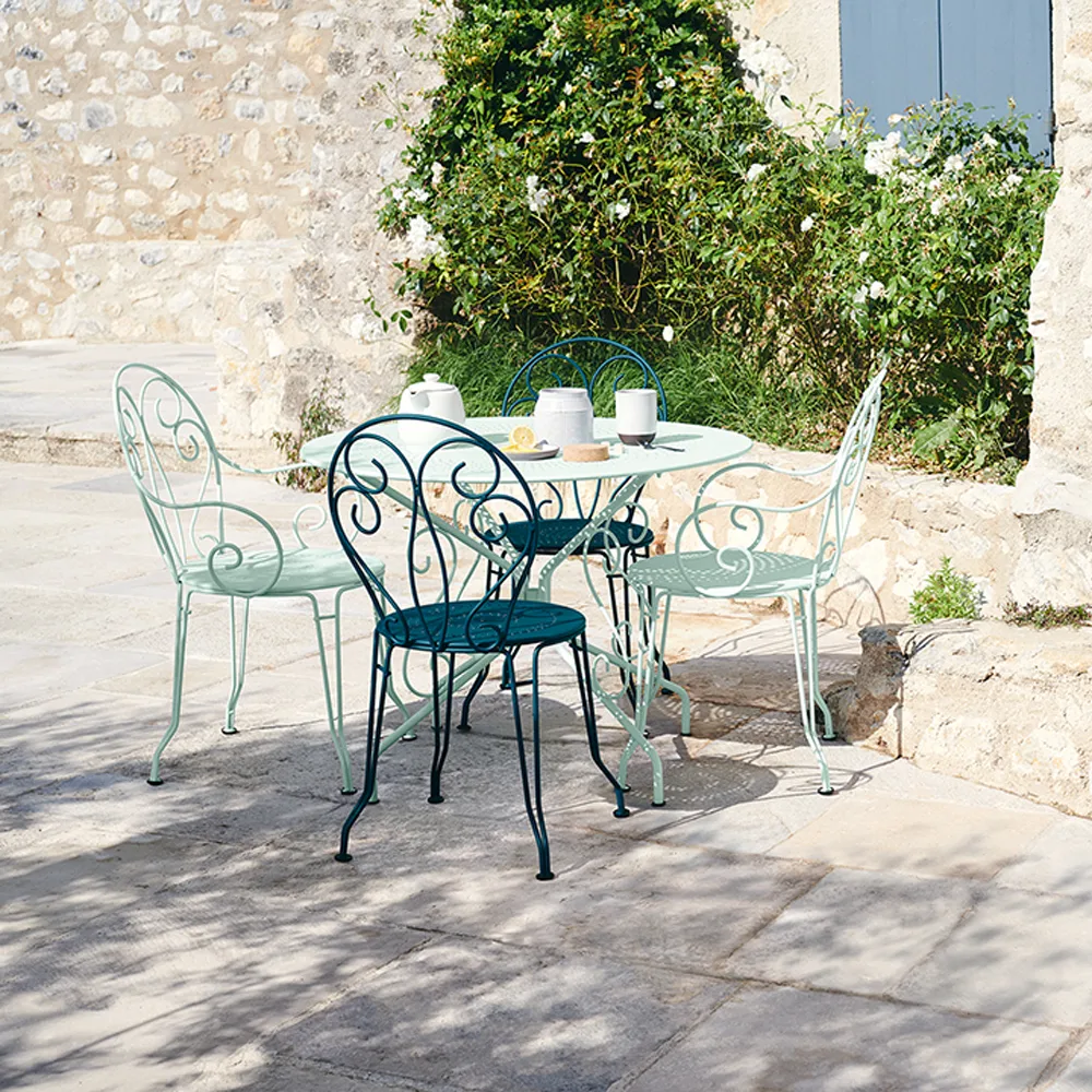 Montmartre karmstol, Clay grey (grå) Fermob