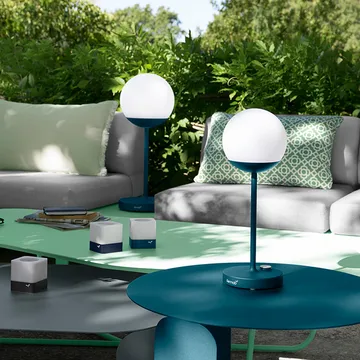 Mooon! bordslampa - Acapulco blue (blå), h.63 cm - Fermob