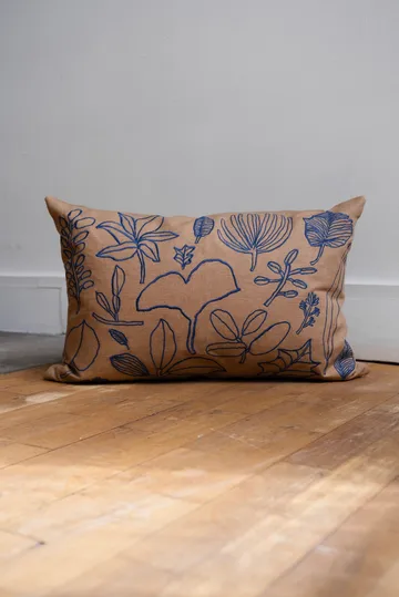Botanic kuddfodral 38x58 cm - Brown-blue - Fine Little Day