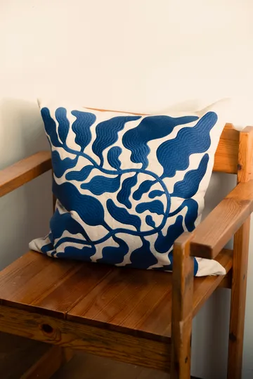 Leaves kuddfodral broderat 48x48 cm - Blue - Fine Little Day