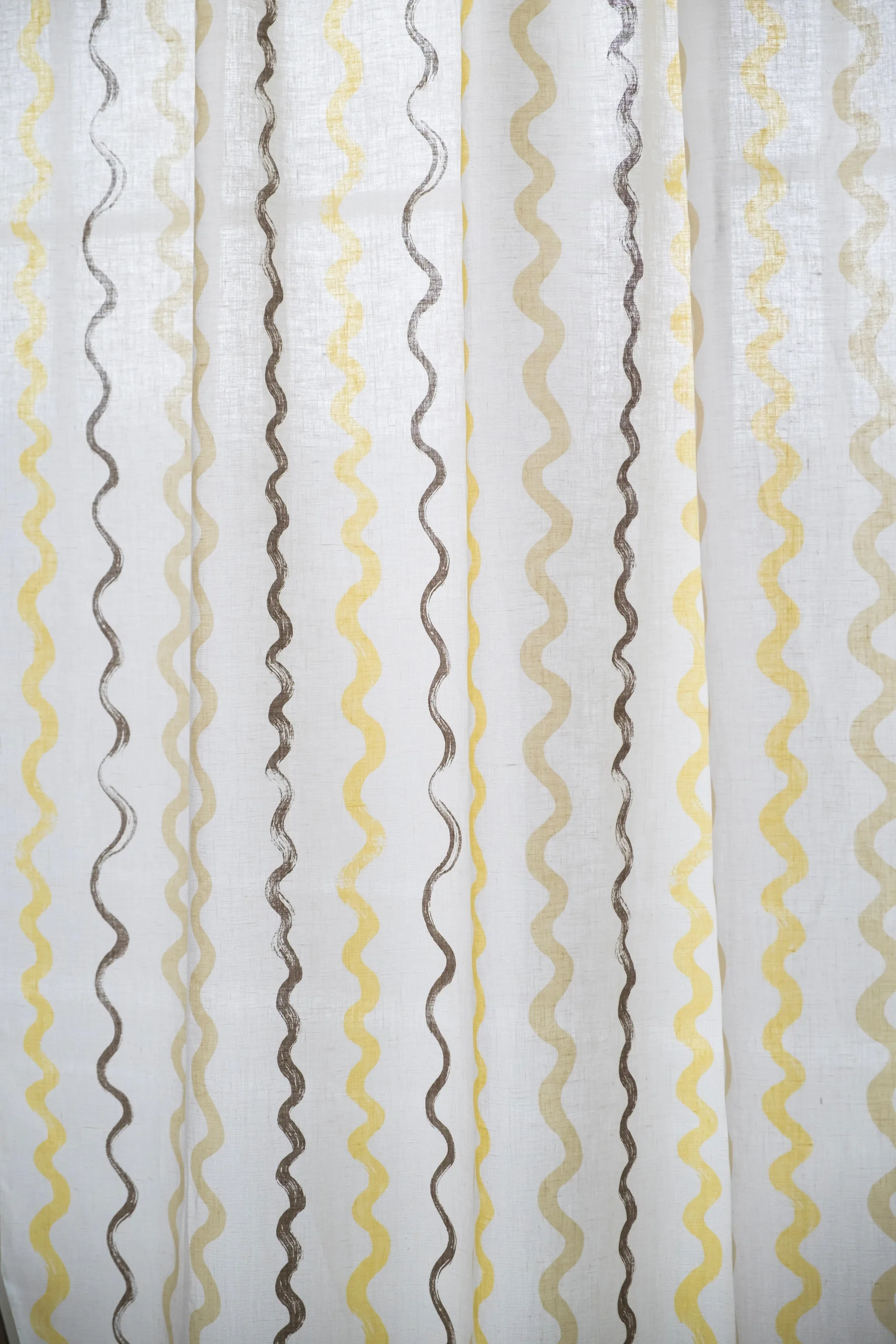 Randig tyg, White-yellow Fine Little Day