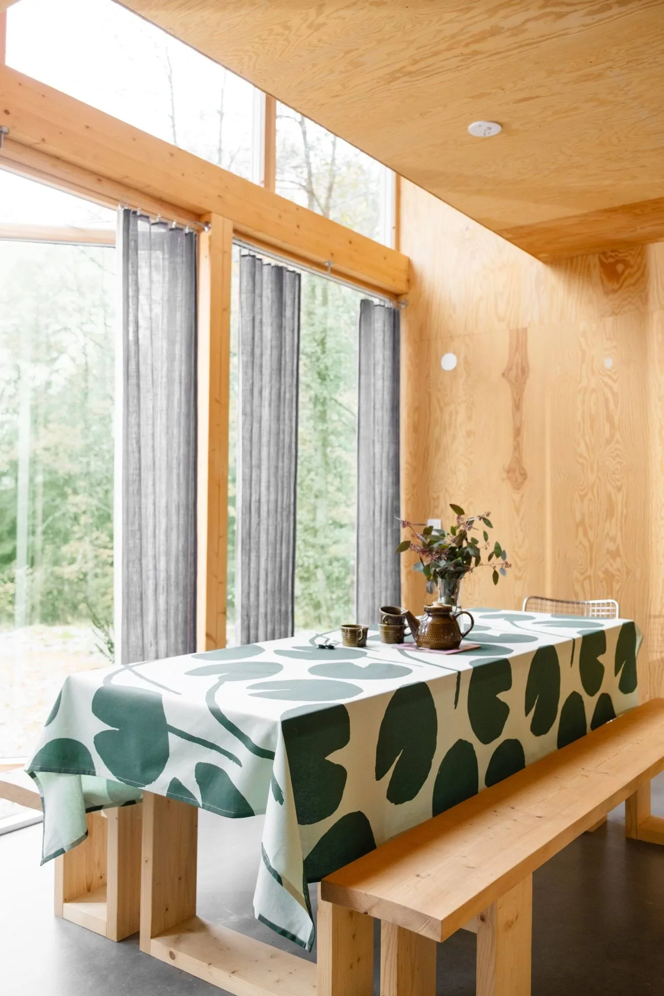 Water lilies bordsduk, Ljusgrön-grön, 147x147 cm Fine Little Day