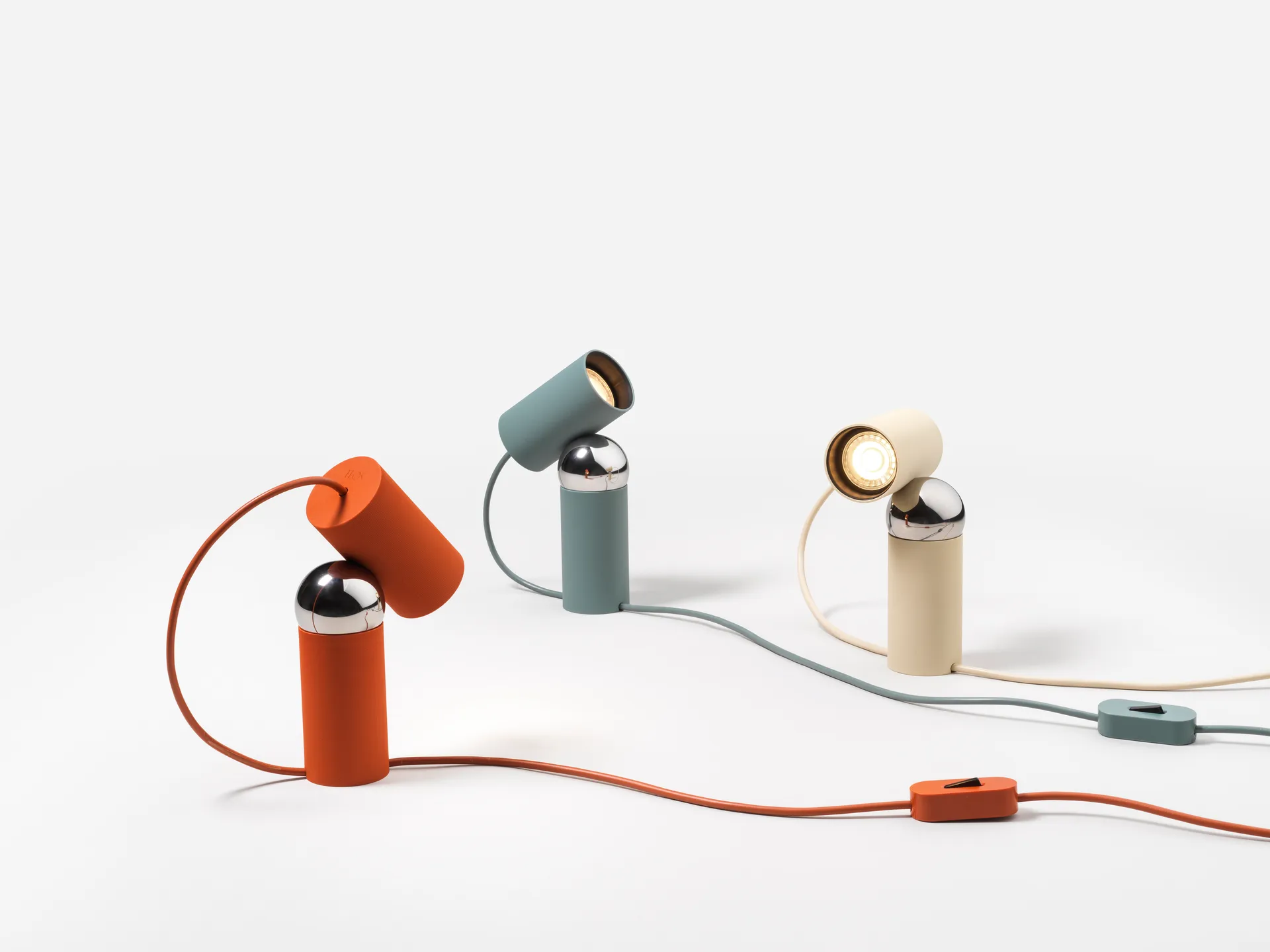 Bilboquet bordslampa, Linen Flos