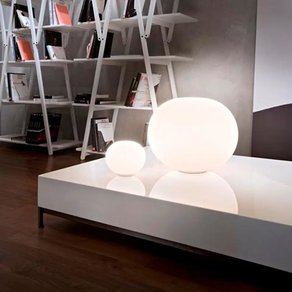 Glo-ball B1 bordslampa, Vitt opalglas Flos