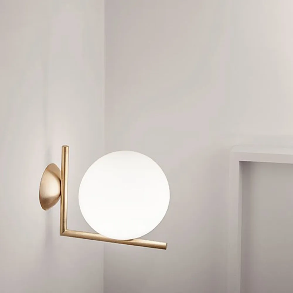 IC lights C/W2 vägglampa, Svart-opal Flos
