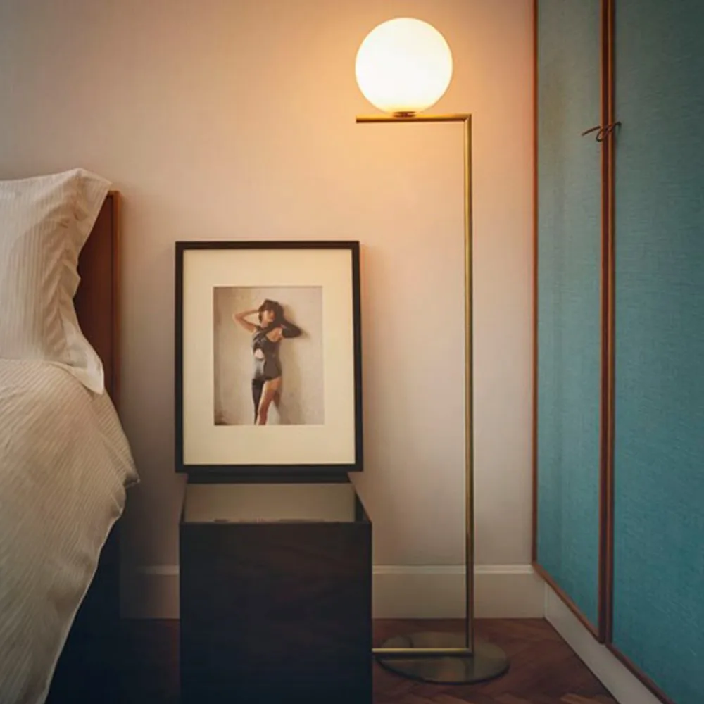 IC lights F1 golvlampa, Borstad mässing-opal Flos