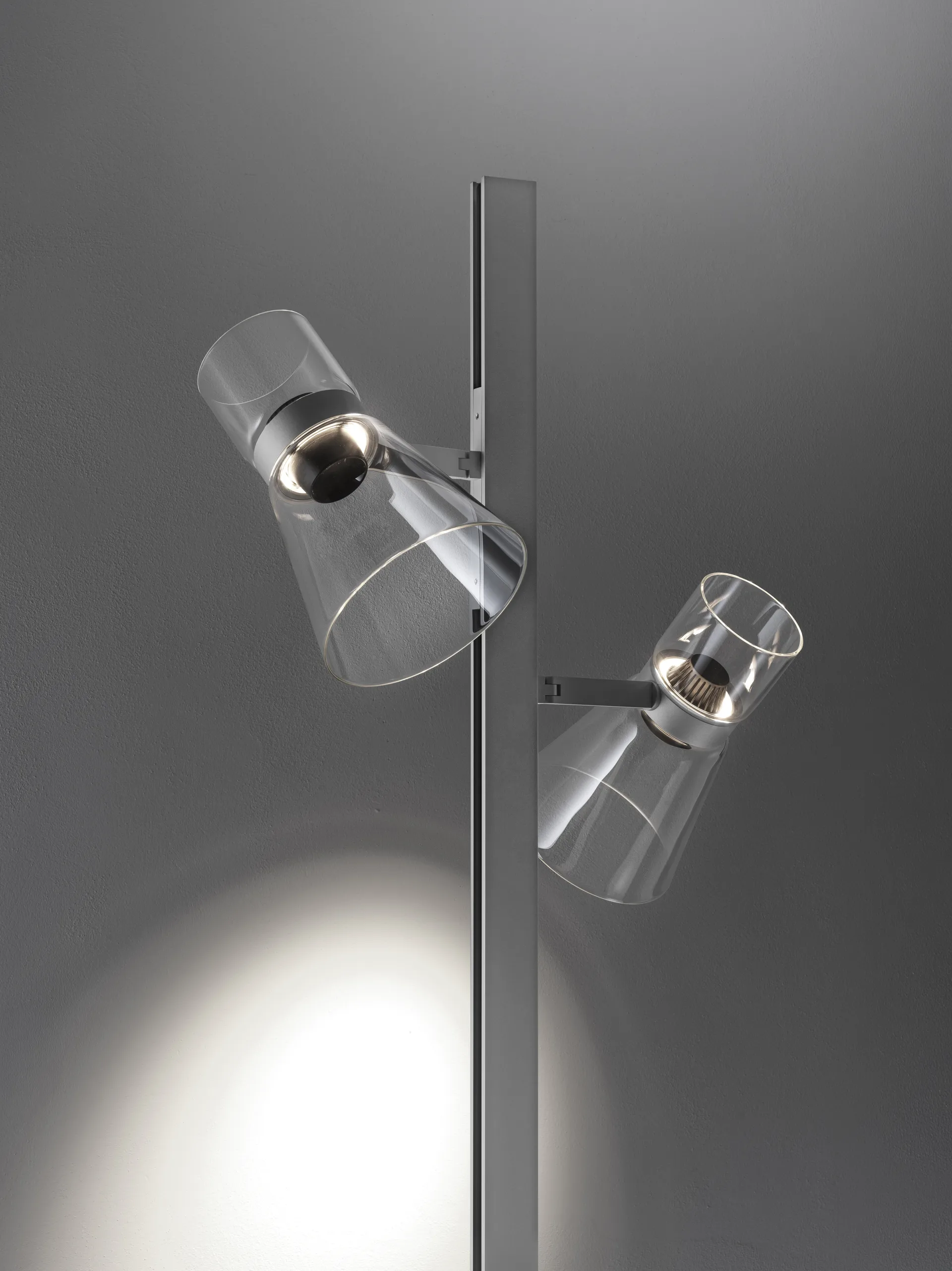 Nocturne F2 cone golvlampa - Silver Flos