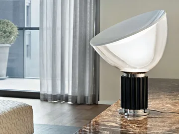 Taccia PMMA bordslampa - Svart LED - Flos
