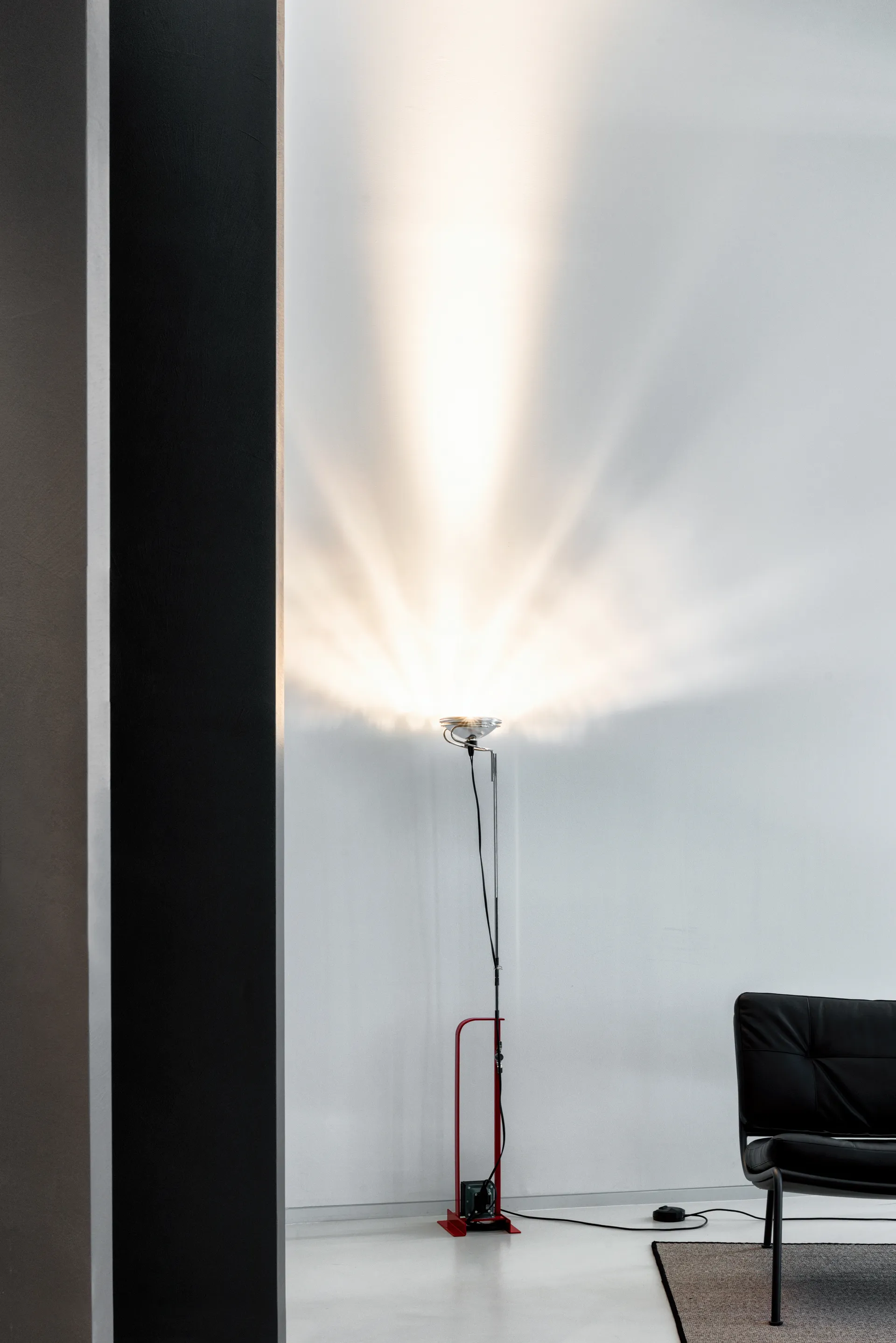 Toio Led golvlampa - Röd (EU) Flos