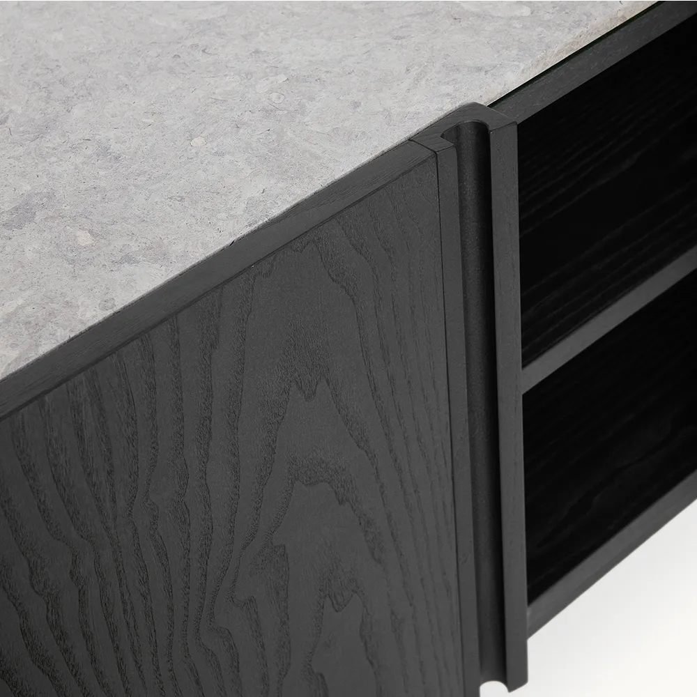 Boss sideboard, Ek svartbets-4 dörrar-kalksten Fogia