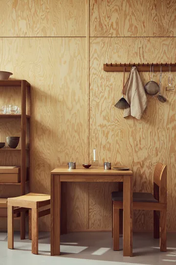 Sonder stol - Ek - Form & Refine