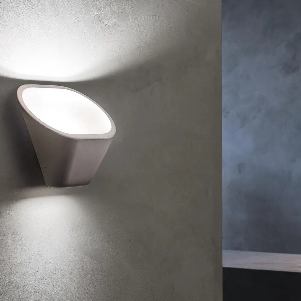 Aplomb vägglampa, brun Foscarini
