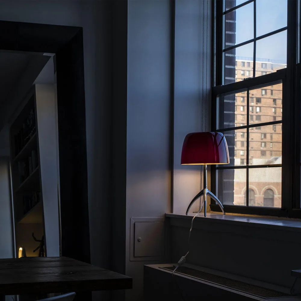Lumiere Grande Dimbar bordslampa, körsbärsröd, aluminium Foscarini