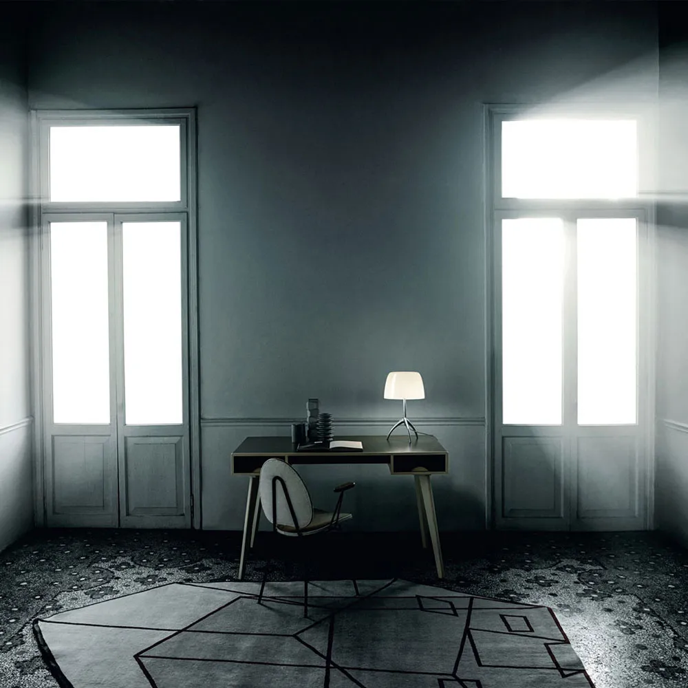 Lumiere Grande Dimbar bordslampa, körsbärsröd, aluminium Foscarini