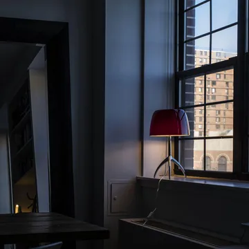 Lumiere Grande Dimbar bordslampa - Körsbärsröd, champagne - Foscarini
