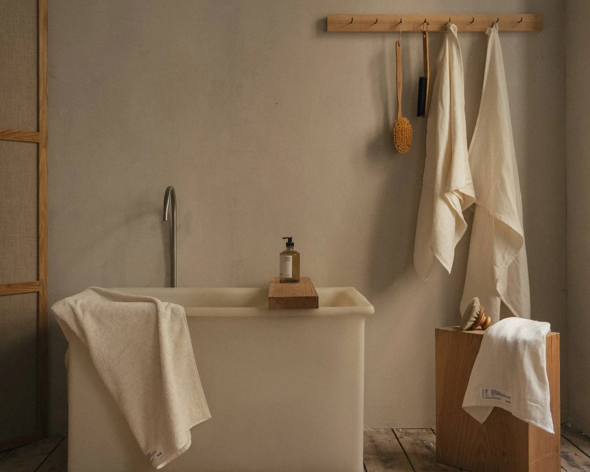 Light Towel handduk 80x50 cm, Bone white (vit) FRAMA