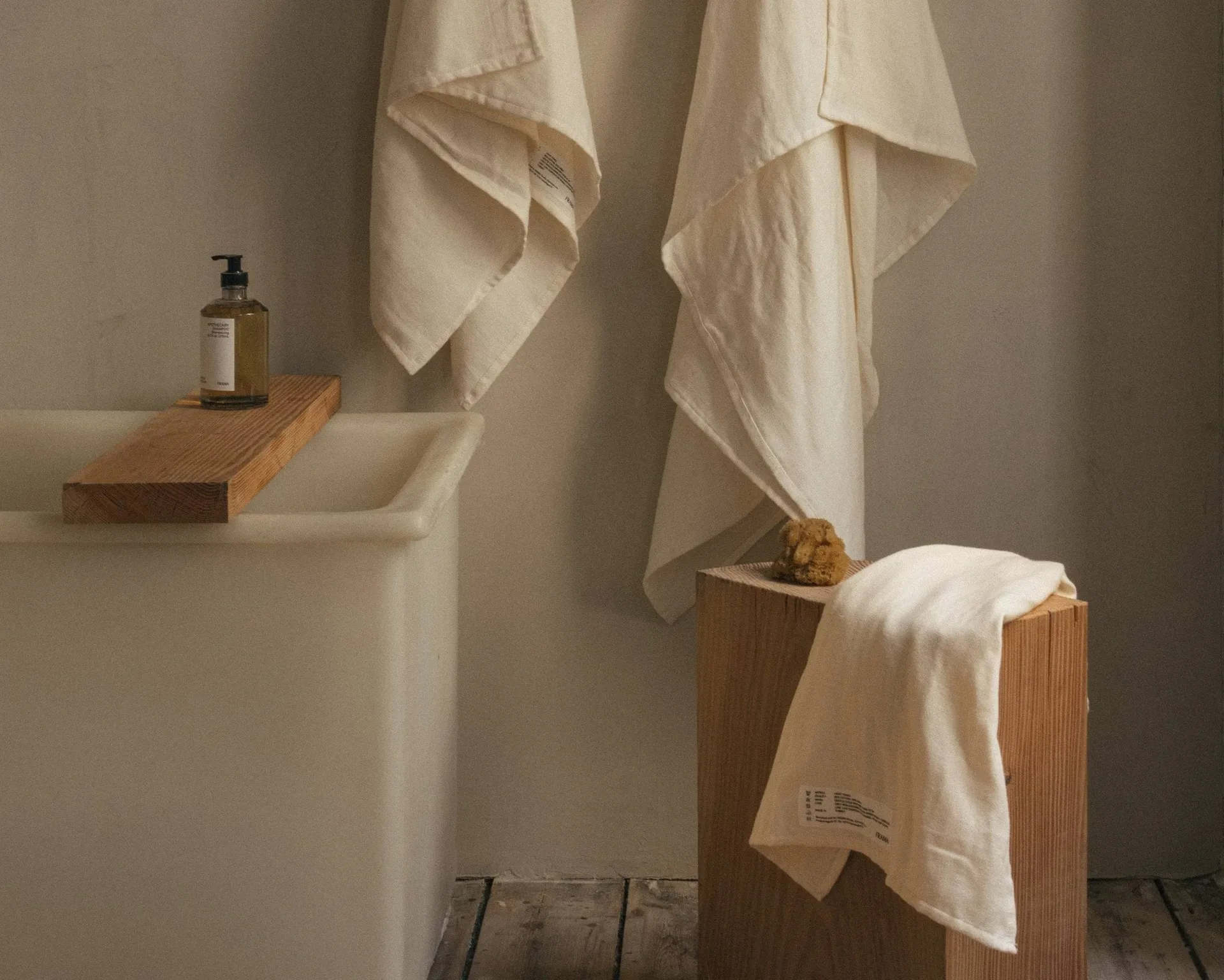 Light Towel handduk 80x50 cm, Bone white (vit) FRAMA