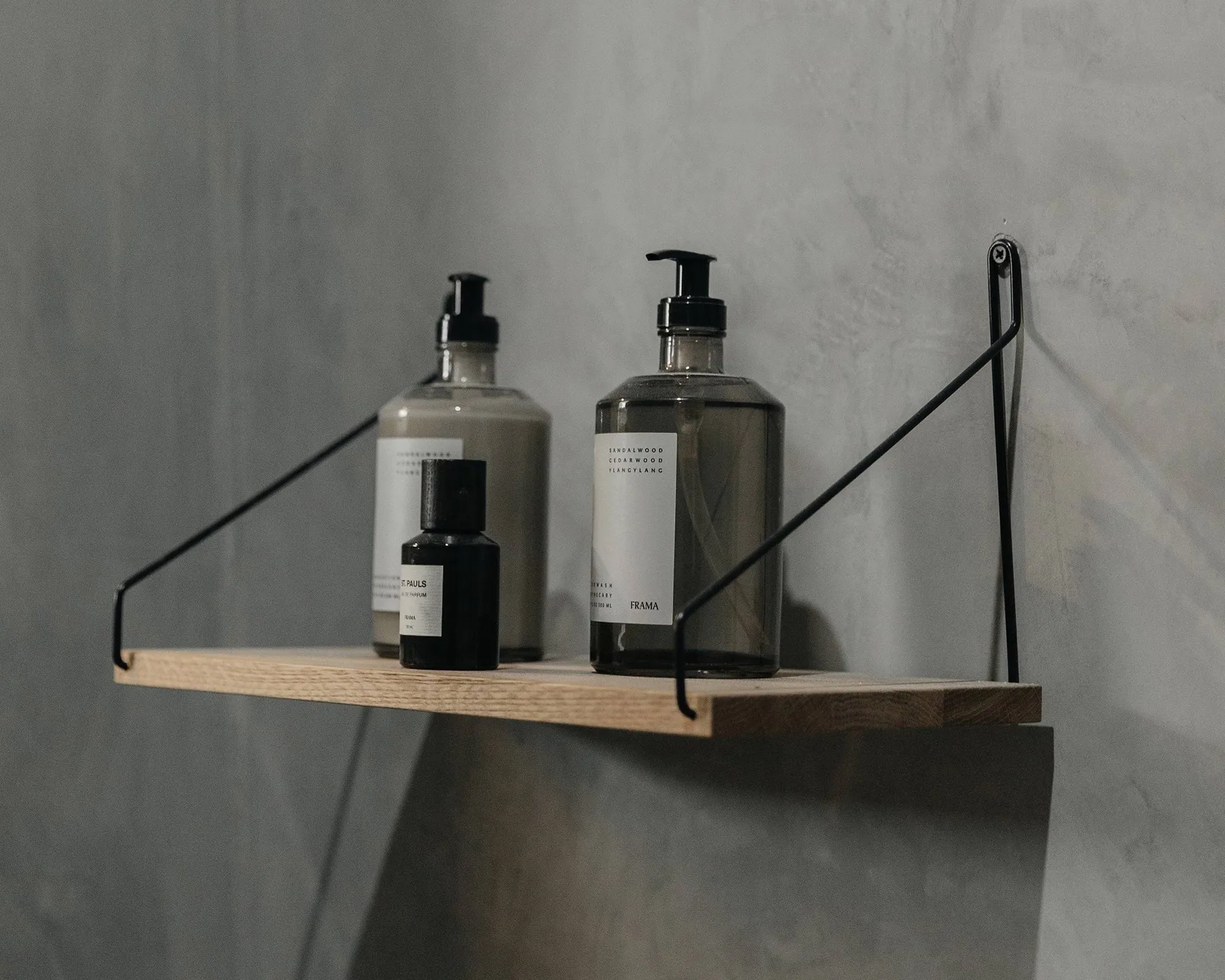 Single Shelf vägghylla, Ek-svart, 60x20 cm FRAMA