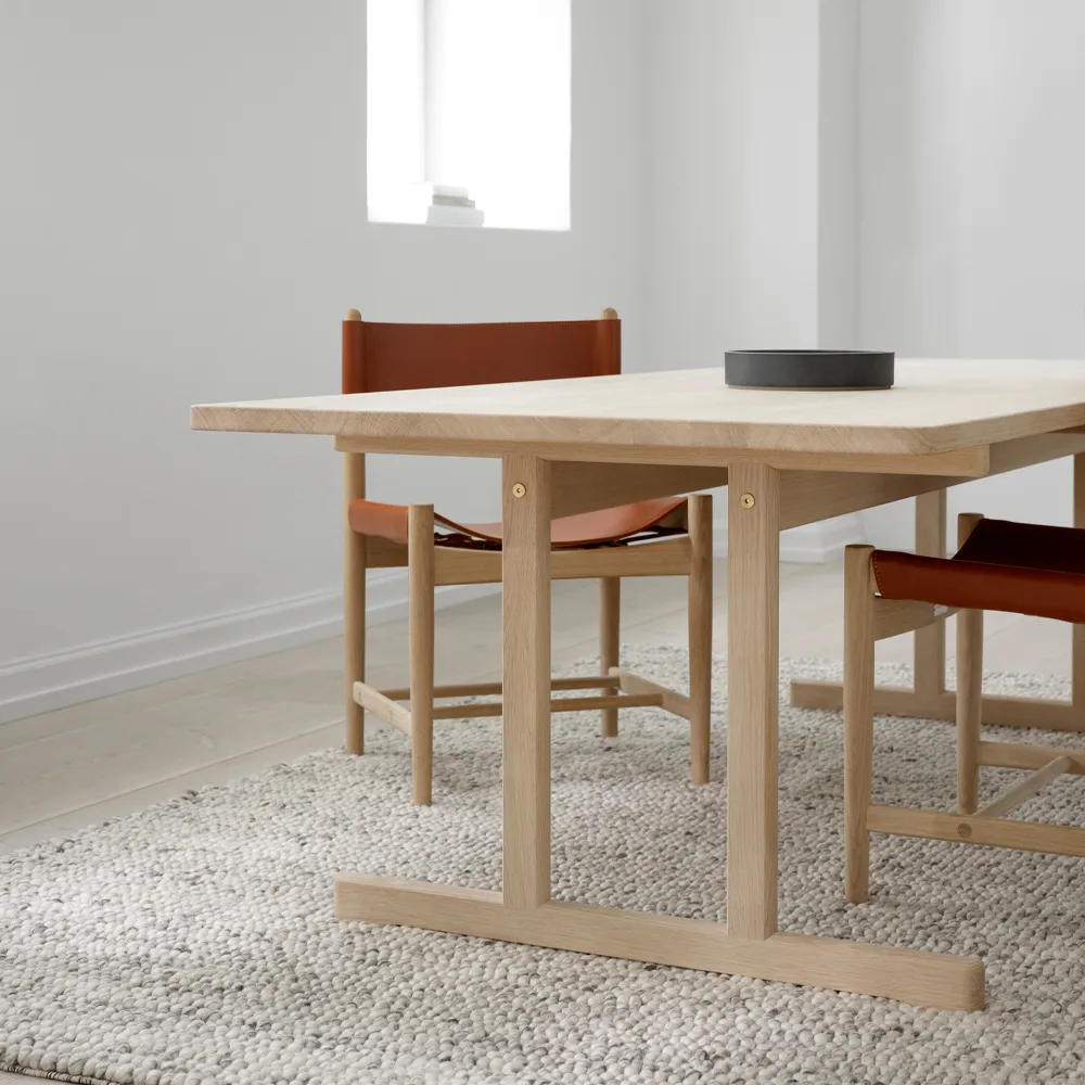 6286 matbord, Såpad ek Fredericia Furniture