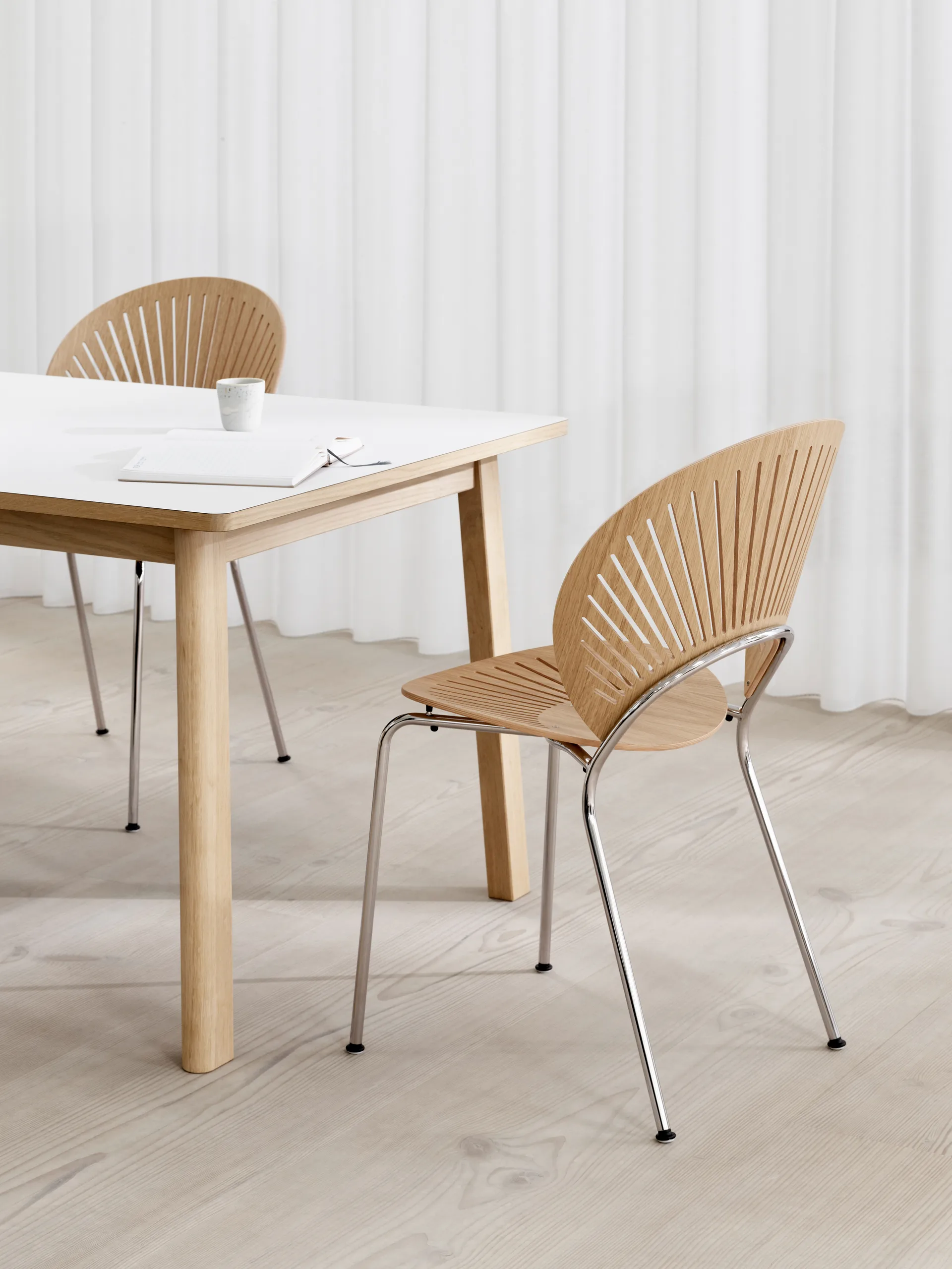 Ana matbord 220-320x95 cm, Nanolaminat vit-såpad ek Fredericia Furniture